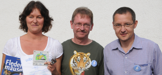 Sabine Freiling, Klaus Klimaschka, Lothar Koch bei der Preisverleihung mit Urkunden