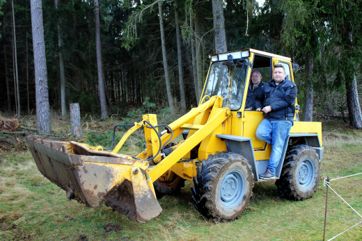 Hermann Simon und Jens Archinal in ihrem Radbagger